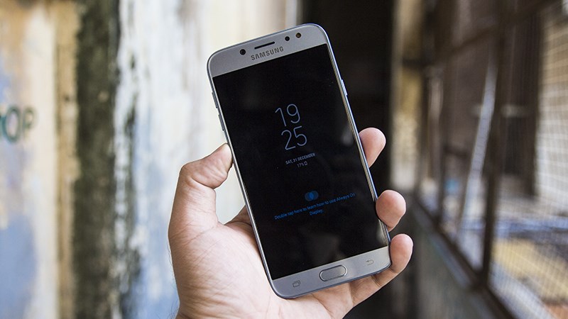 Galaxy J7 Pro trang bị cảm biến vân tay một chạm tiện lợi