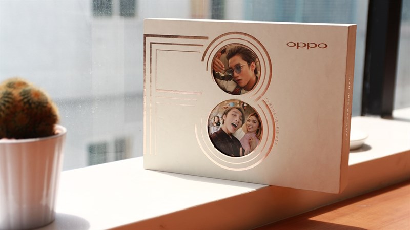 Trên tay Oppo F3 phiên bản Sơn Tùng Trên tay Oppo F3 phiên bản Sơn Tùng