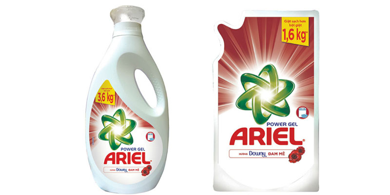 Nước giặt Ariel Đậm đặc hương Downy.