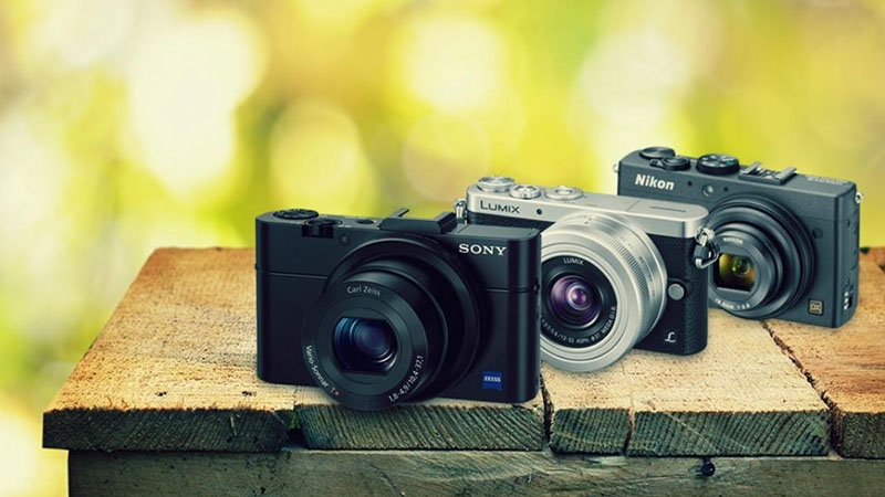 iPhone cũng kiêm luôn máy ảnh kỹ thuật số, máy ghi âm, MP3 và nhiều thứ khác nữa