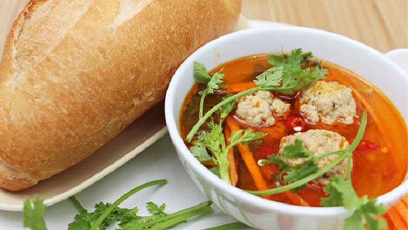 Bánh mì xíu mại Đà Lạt - Độc đáo ẩm thực xứ ngàn hoa