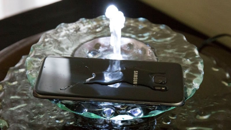 Galaxy S7 có khả năng chống nước và bụi đạt chuẩn IP68