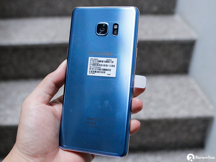 Trên tay Galaxy Note FE màu xanh san hô đầu tiên tại Việt Nam Trên tay Galaxy Note FE màu xanh san hô đầu tiên tại Việt Nam