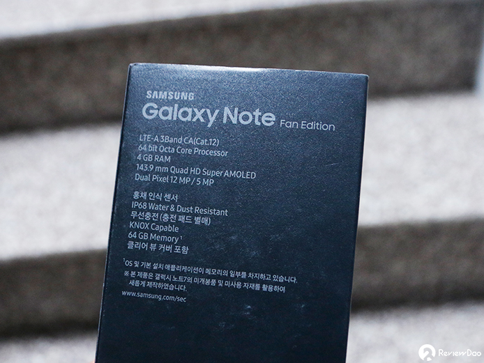 Trên tay Galaxy Note FE màu xanh san hô đầu tiên tại Việt Nam Trên tay Galaxy Note FE màu xanh san hô đầu tiên tại Việt Nam