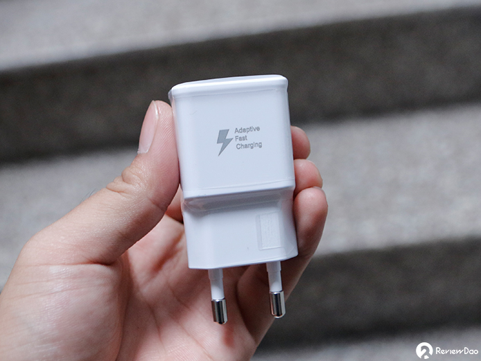 Trên tay Galaxy Note FE màu xanh san hô đầu tiên tại Việt Nam Trên tay Galaxy Note FE màu xanh san hô đầu tiên tại Việt Nam