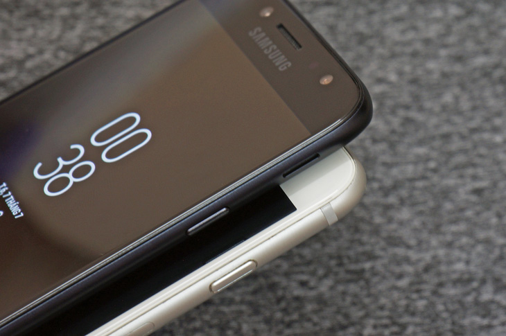 Đo dáng Samsung J7 Pro và iPhone 6: khi tầm trung đối đầu cao cấp Đo dáng Samsung J7 Pro và iPhone 6: khi tầm trung đối đầu cao cấp