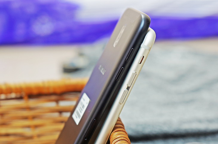 Đo dáng Samsung J7 Pro và iPhone 6: khi tầm trung đối đầu cao cấp Đo dáng Samsung J7 Pro và iPhone 6: khi tầm trung đối đầu cao cấp