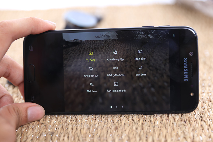 Mở hộp trên tay Samsung Galaxy J7 Pro, soái ca mới của phân khúc phổ thông
