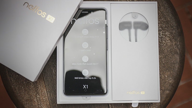 Trên tay Neffos X1