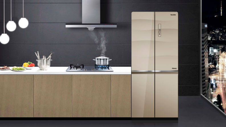 Tủ lạnh với thiết kế hiện đại, sang trọng, trang bị nhiều công nghệ hiện đại, giúp không gian bếp nhà bạn thêm phần nổi bật, bắt mắt. 
