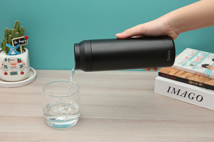 Bình giữ nhiệt inox 500 ml Delites TH2064 sở hữu gam màu đen sang trọng, thích hợp cho nhân viên văn phòng, công nhân lao động