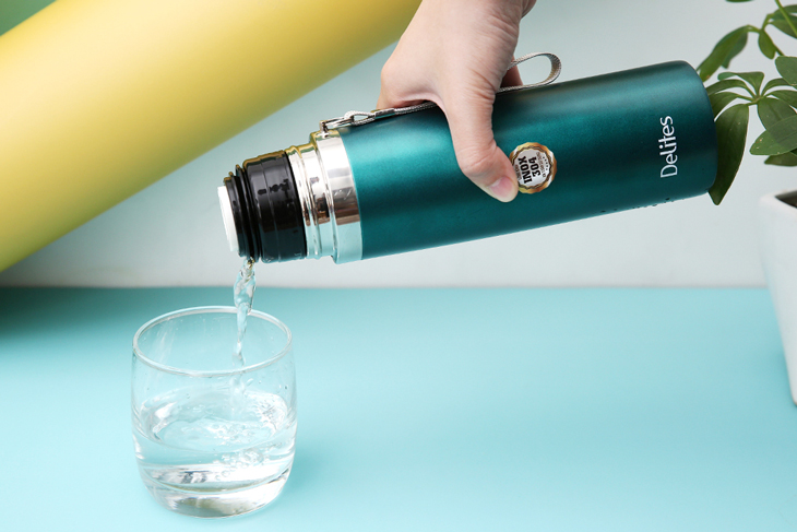 Bình giữ nhiệt inox 500 ml Delites Z5A xanh lá có thể giữ nhiệt lạnh 8 giờ và giữ nhiệt nóng 6 giờ