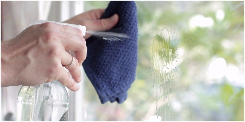 Tự làm nước lau kính vừa sạch vừa thơm mát