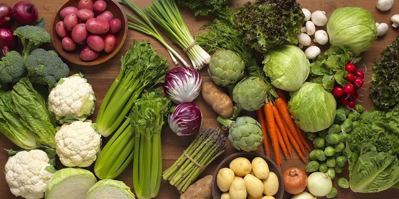 Bạn nên kết hợp nước ép bắp cải và nhiều loại rau củ khác trong thực đơn