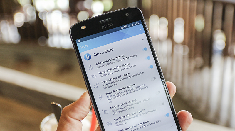 Trên tay Moto Z2 Play