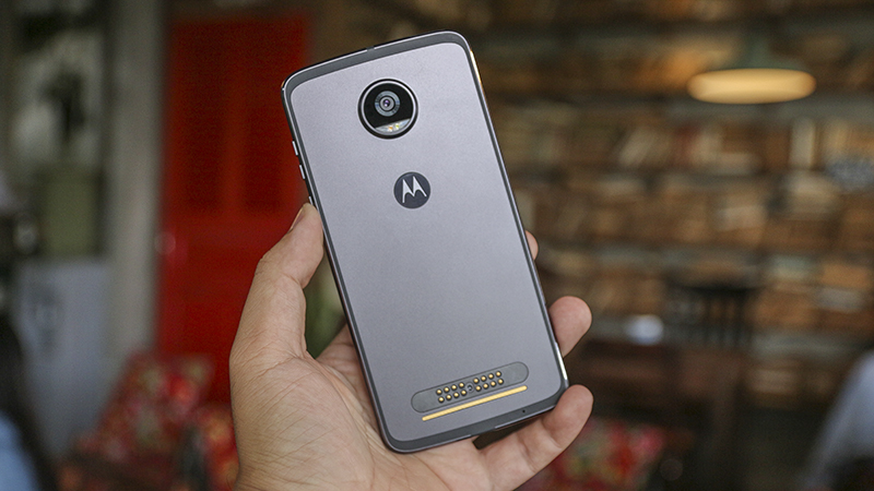 Trên tay Moto Z2 Play