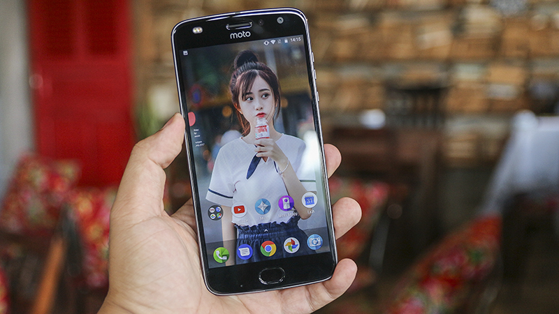 Trên tay Moto Z2 Play