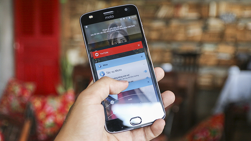 Trên tay Moto Z2 Play