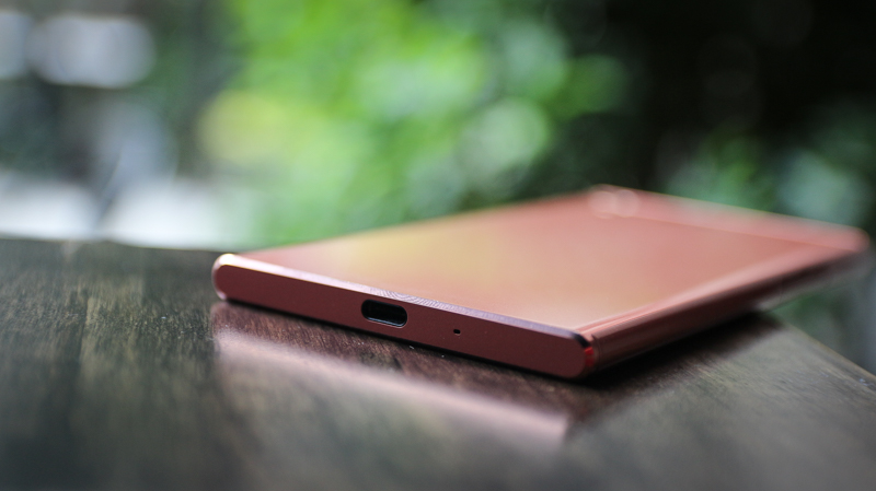 新品 Xperia XZ Premium SO-04J Bronze Pink Xperia XZ Premium」の新色「Bronze Pink」登場 - ITmedia Mobile