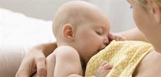 Trẻ sơ sinh bú sữa mẹ bao nhiêu là đủ?