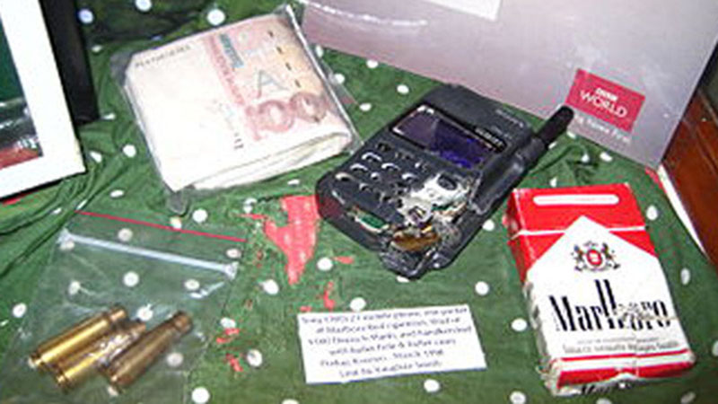 Điện thoại đỡ đạn giúp chủ nhân