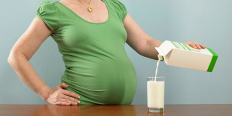 Mẹ bầu cũng có thể dùng sữa tươi để tăng cường dinh dưỡng và năng lượng cho cơ thể