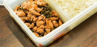 Cách vệ sinh hộp nhựa đựng thức ăn hiệu quả