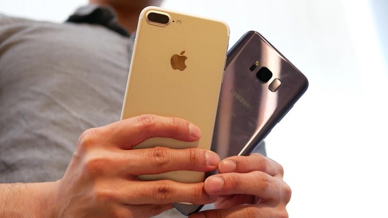 Samsung bán ra lượng smartphone gần gấp đôi iPhone trong quý 2/2017 Samsung bán ra lượng smartphone gần gấp đôi iPhone trong quý 2/2017
