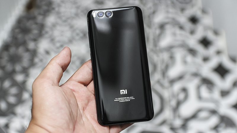 Trên tay Xiaomi Mi6 Trên tay Xiaomi Mi6