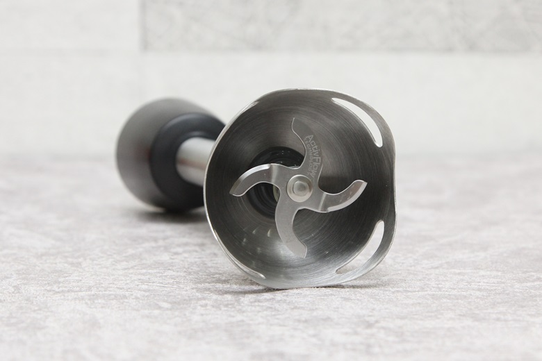 Lưỡi dao làm từ thép không rỉ sắc bén