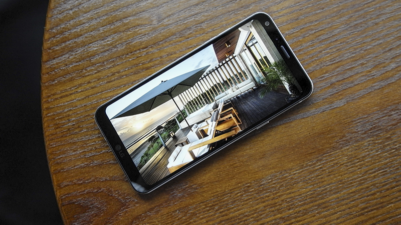 Trên tay LG Q6 tại Việt Nam