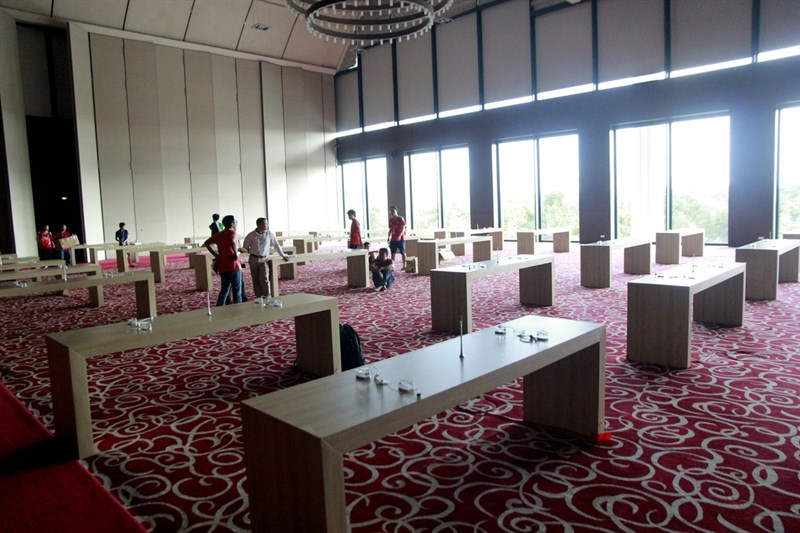 Khu vực trải nghiệm sản phẩm sau khi kết thúc lễ công bố với các bàn gỗ được thiết kế đơn giản. Có hai phòng trải nghiệm dành riêng cho báo chí và khách mời