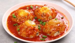 Cách làm xíu mại trứng muối sốt cà cực bắt cơm, ngậy thơm vị trứng muối