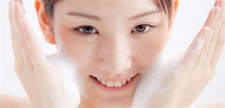 Sữa rửa mặt trắng da có an toàn không?