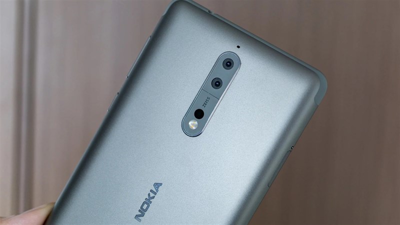 TRên tay Nokia 8