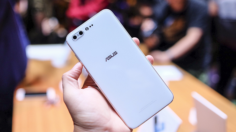 Trên tay Zenfone 4 Pro