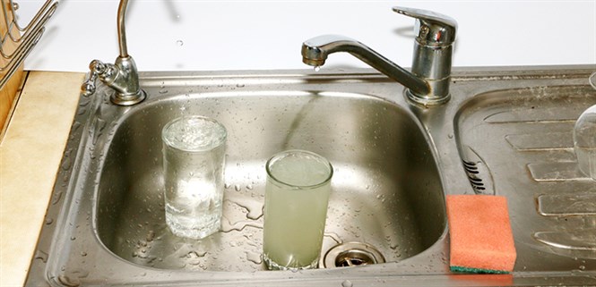 Mẹo làm sạch và khử mùi đồ dùng bằng thủy tinh