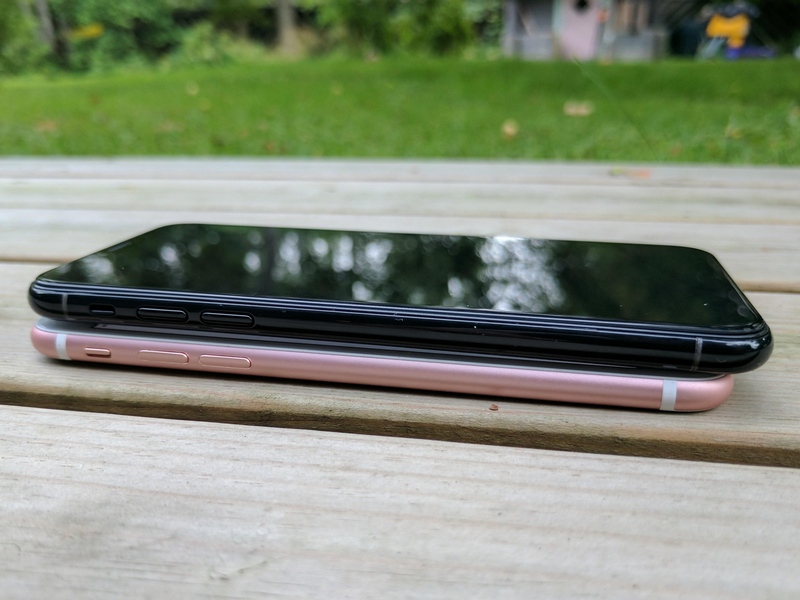 iPhone 8 lộ ảnh thực tế bên cạnh iPhone 7, ai đẹp hơn? iPhone 8 lộ ảnh thực tế bên cạnh iPhone 7, ai đẹp hơn?