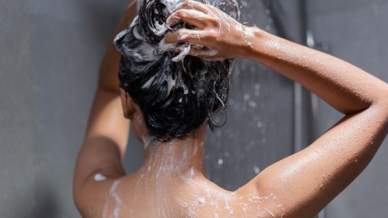 Rinse hair with clean water and shampoo after use