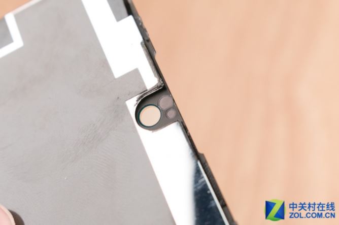 Bên trong smartphone viền cạnh siêu mỏng Sharp Aquos S2 có gì Bên trong smartphone viền cạnh siêu mỏng Sharp Aquos S2 có gì