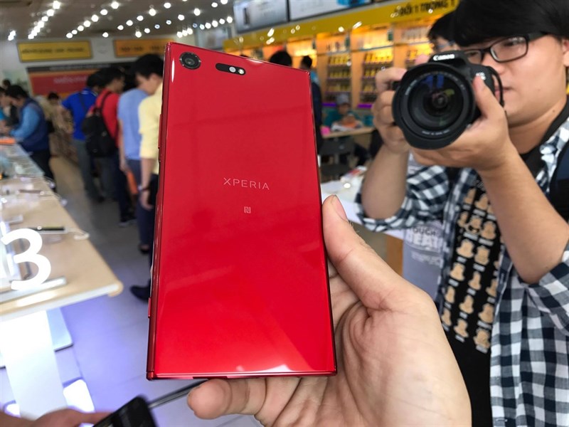 Hình ảnh Xperia XZ Premium màu đỏ cực đẹp tại Team Tin Tức TGDĐ