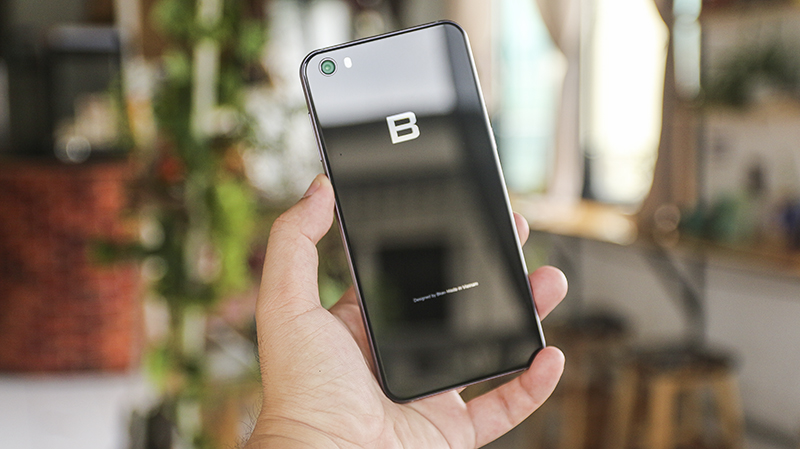 Xài Bphone 2 tôi thấy thích hơn xài iPhone