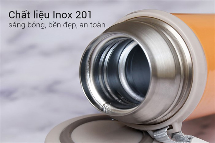 Chất liệu inox của bình giữ nhiệt tiếp xúc an toàn với thực phẩm, không thôi nhiễm chất độc hại