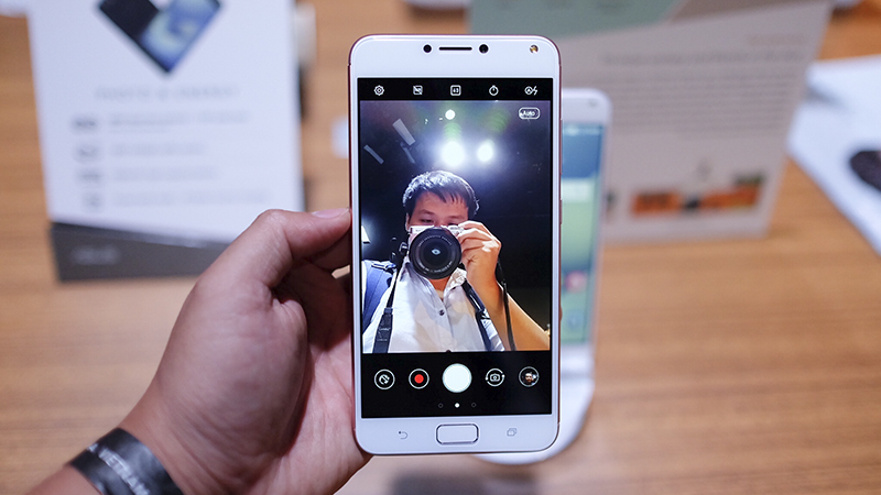 Trên tay Zenfone 4 max pro