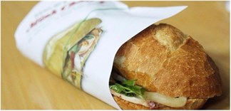 Tại sao lại không nên ăn bánh mì gói bằng giấy báo?
