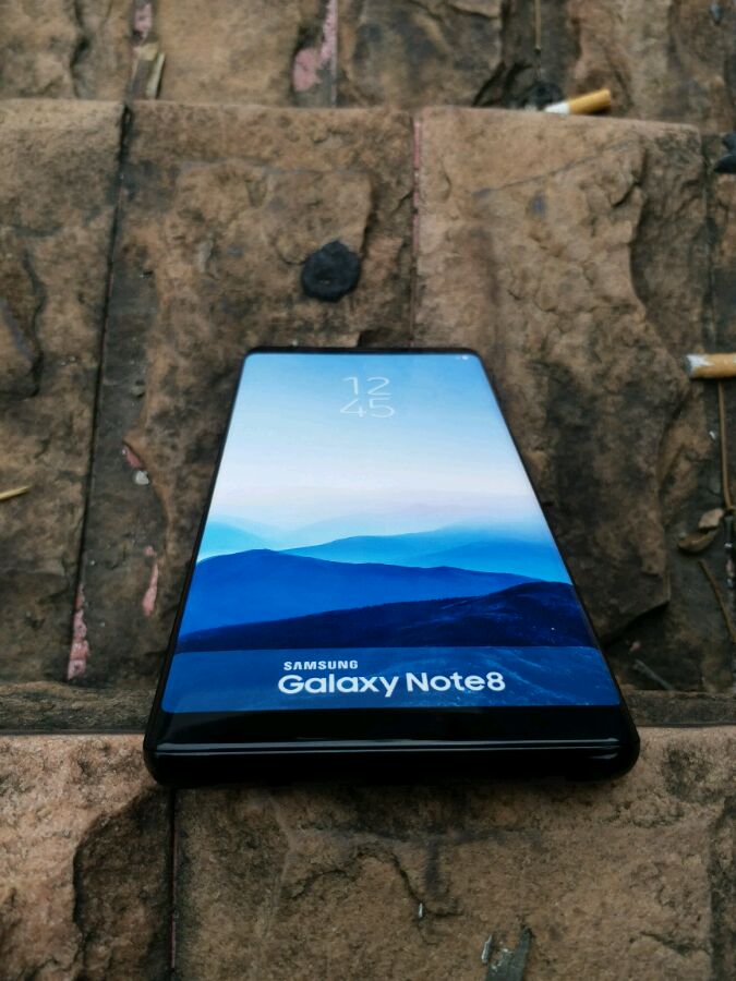 Galaxy Note 8 màu đen bóng lộ nhiều ảnh thực tế