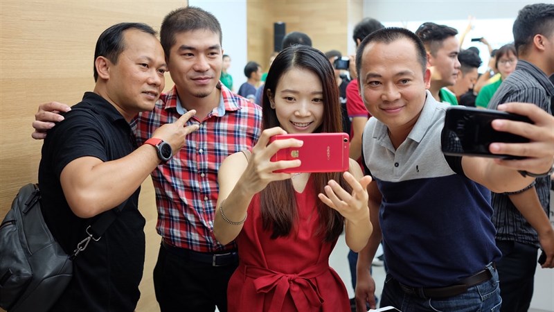 OPPO khai trương Brand Shop tại TP.HCM OPPO khai trương Brand Shop tại TP.HCM
