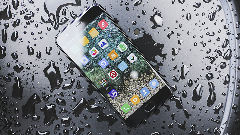 Xiaomi Mi 6 chỉ có khả năng kháng nước nhẹ Xiaomi Mi 6 chỉ có khả năng kháng nước nhẹ
