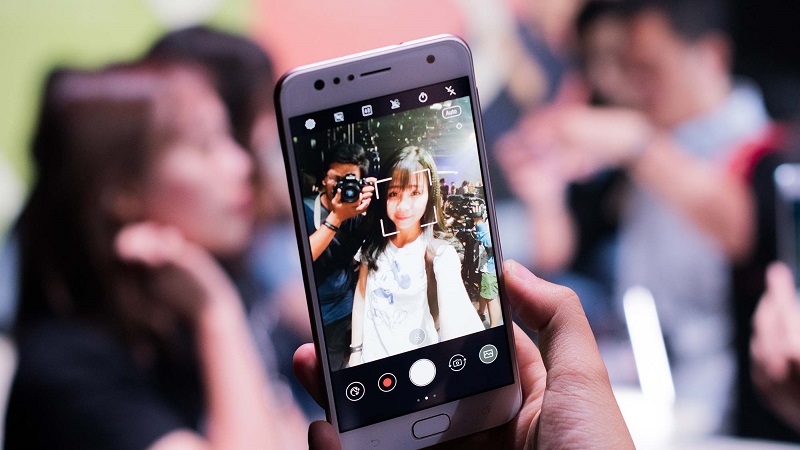 Zenfone 4 Selfie có điểm nhấn là khả năng chụp tự sướng góc rộng, camera trước độ phân giải cao ZenFone 4 Selfie có điểm nhấn là khả năng chụp tự sướng góc rộng, camera trước độ phân giải cao