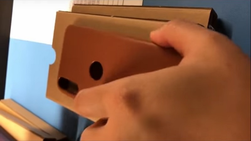 Xuất hiện video cận cảnh ốp lưng chính hãng của iPhone 8